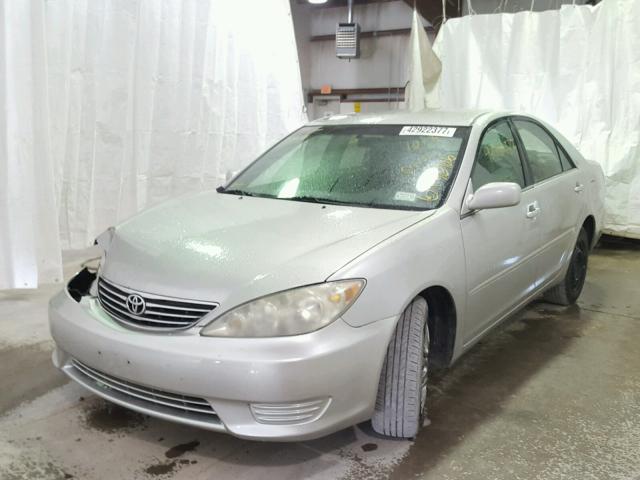 4T1BE30K25U043084 - 2005 TOYOTA CAMRY LE GRAY photo 2