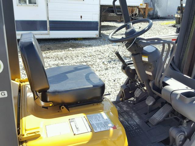 580534A - 2010 CATE FORKLIFT YELLOW photo 5