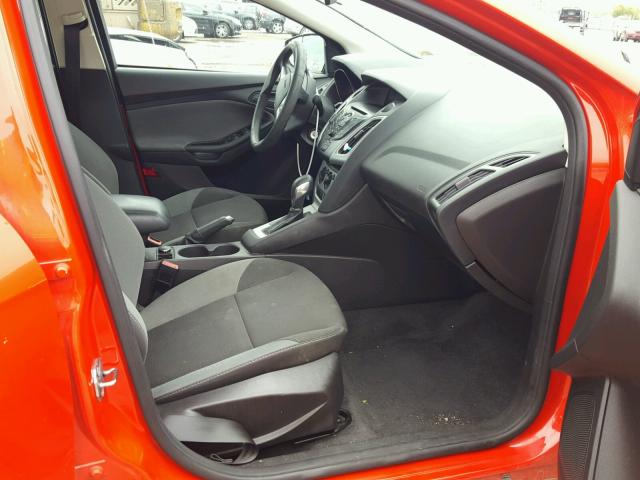 1FAHP3F22CL344026 - 2012 FORD FOCUS RED photo 5