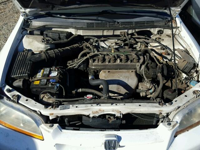 1HGCG6675WA136354 - 1998 HONDA ACCORD EX WHITE photo 7