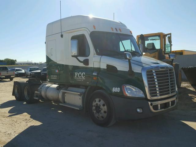 1FUJGHDV6CLBB7872 - 2012 FREIGHTLINER CASCADIA 1 WHITE photo 1