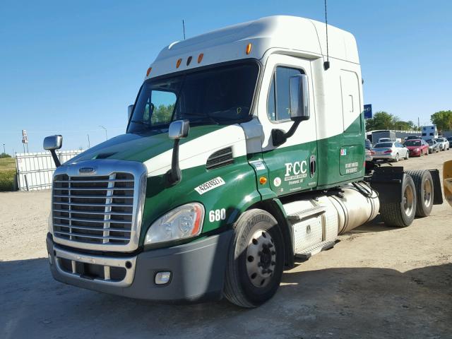 1FUJGHDV6CLBB7872 - 2012 FREIGHTLINER CASCADIA 1 WHITE photo 2