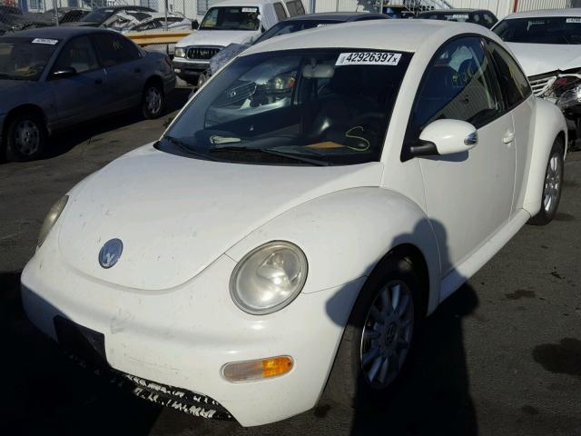 3VWBK31C95M405062 - 2005 VOLKSWAGEN NEW BEETLE WHITE photo 2