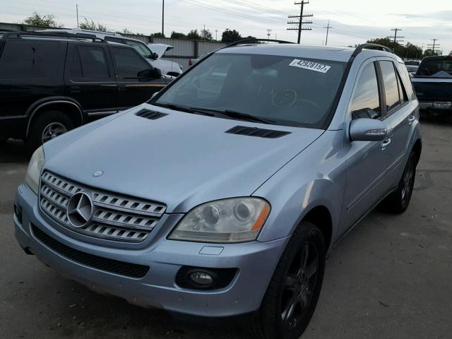 4JGBB75E96A064228 - 2006 MERCEDES-BENZ ML 500 BLUE photo 2