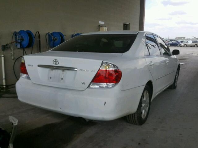 4T1BF32K25U608749 - 2005 TOYOTA CAMRY WHITE photo 4