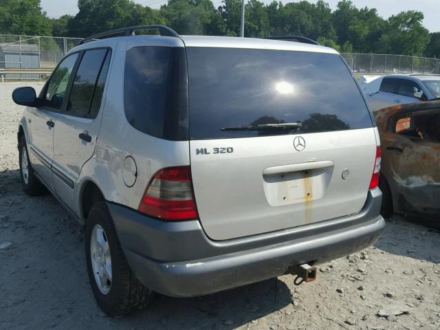 4JGAB54E5XA078968 - 1999 MERCEDES-BENZ ML 320 SILVER photo 3