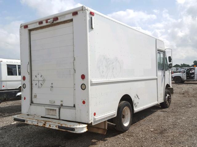 4UZA4FA48YCG41757 - 2000 FREIGHTLINER CHASSIS M WHITE photo 4