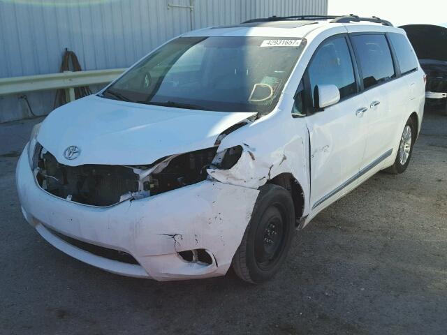 5TDYK3DC3BS107286 - 2011 TOYOTA SIENNA WHITE photo 2