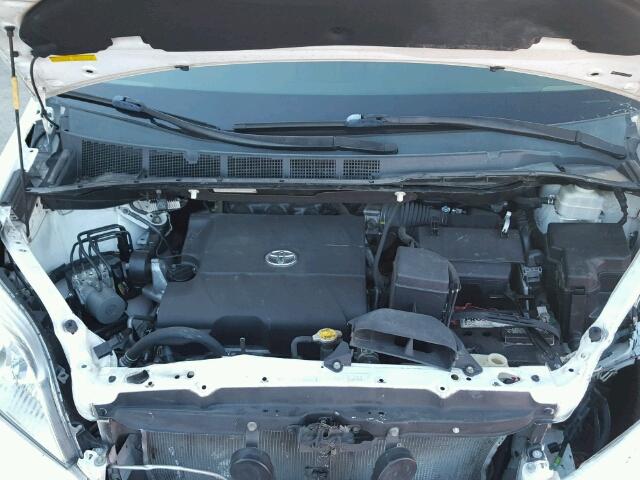 5TDYK3DC3BS107286 - 2011 TOYOTA SIENNA WHITE photo 7