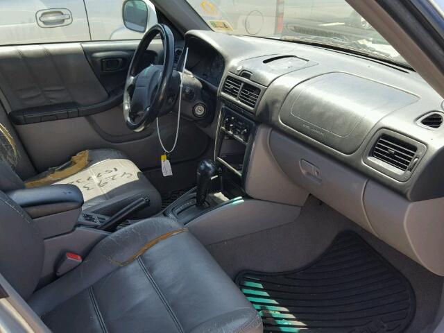 JF1SF65652H718693 - 2002 SUBARU FORESTER S 银色 照片 5