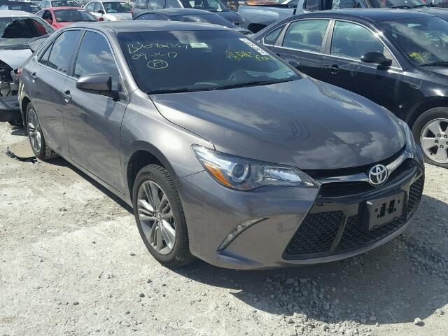 4T1BF1FKXHU405577 - 2017 TOYOTA CAMRY LE 灰色 照片 2