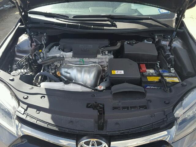 4T1BF1FKXHU405577 - 2017 TOYOTA CAMRY LE 灰色 照片 7