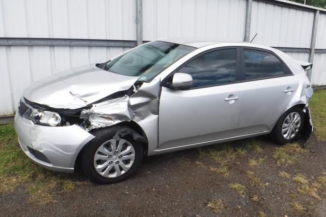 KNAFU4A29B5422714 - 2011 KIA FORTE SILVER photo 2