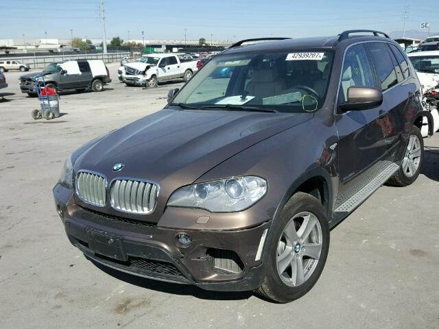 5UXZW0C54D0B93015 - 2013 BMW X5 BROWN photo 2