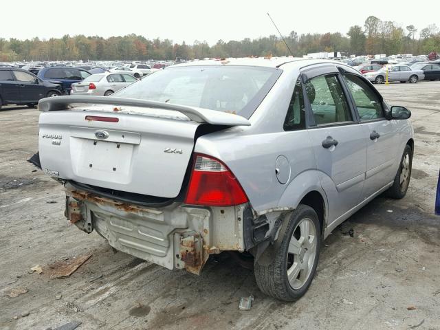 1FAFP34N46W229631 - 2006 FORD FOCUS ZX4 SILVER photo 4