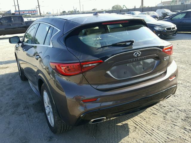 SJKCH5CP7JA043335 - 2018 INFINITI QX30 BASE BROWN photo 3