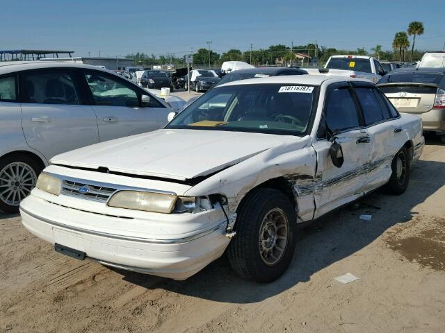 2FALP74W9VX163065 - 1997 FORD CROWN VICT WHITE photo 2