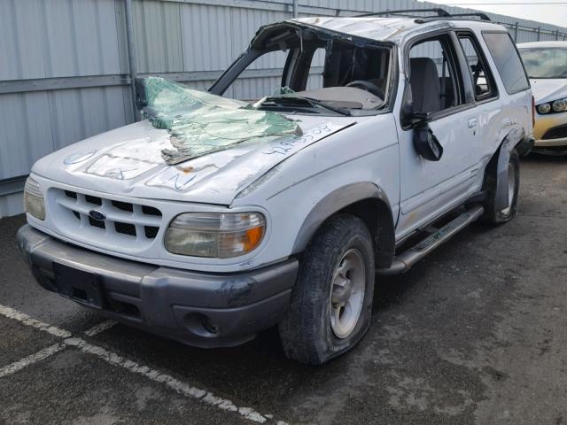 1FMYU70E6YUA84093 - 2000 FORD EXPLORER S WHITE photo 2