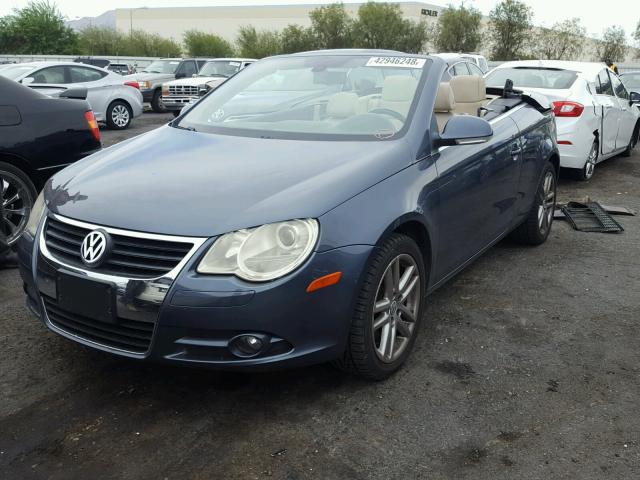 WVWFA71F78V023549 - 2008 VOLKSWAGEN EOS LUX BLUE photo 2