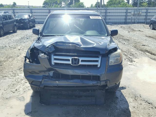 5FNYF28196B045751 - 2006 HONDA PILOT LX GRAY photo 9