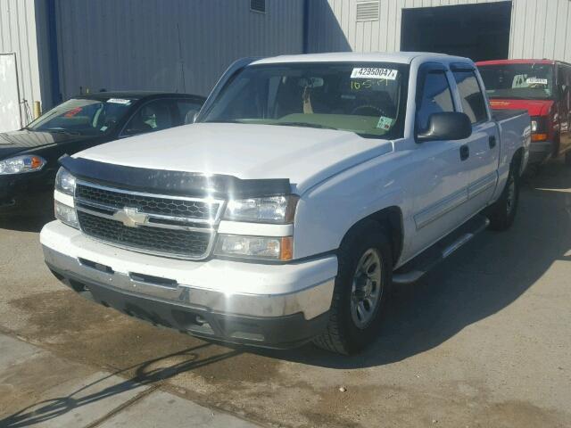 2GCEC13V361358507 - 2006 CHEVROLET SILVERADO WHITE photo 2