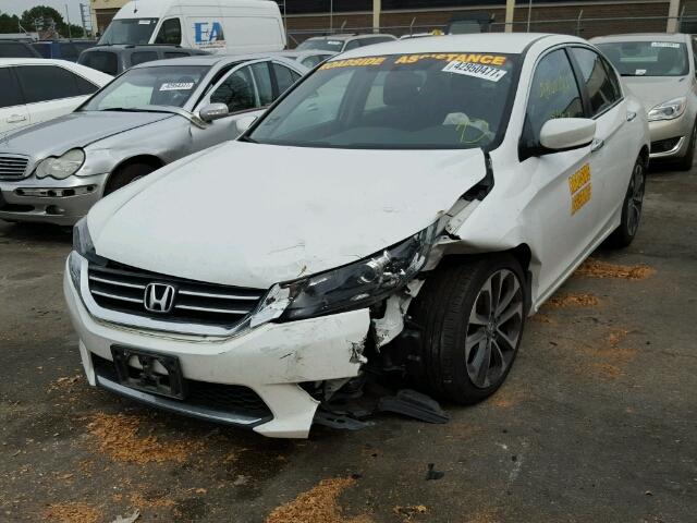 1HGCR2F5XFA266597 - 2015 HONDA ACCORD SPO WHITE photo 2