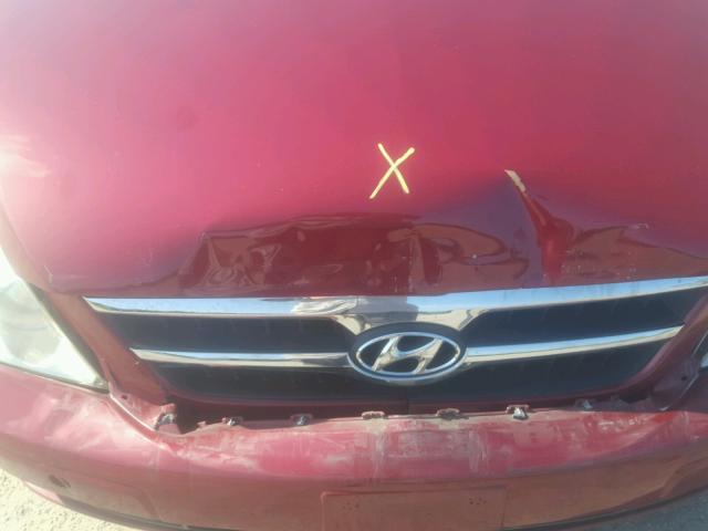 KNDMC233486056557 - 2008 HYUNDAI ENTOURAGE RED photo 7