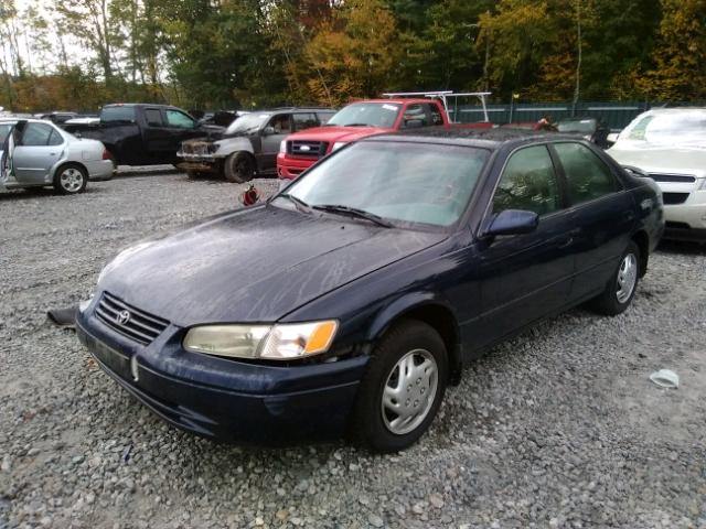 4T1BG22K8VU818117 - 1997 TOYOTA CAMRY CE BLUE photo 2