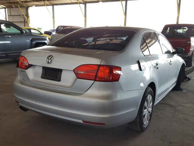 3VW2K7AJ9DM268600 - 2013 VOLKSWAGEN JETTA BASE 银色 照片 4