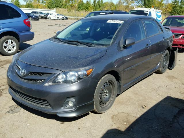 2T1BU4EE9DC037827 - 2013 TOYOTA COROLLA BA GRAY photo 2