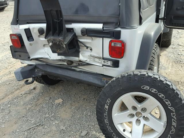 1J4FA69S95P361296 - 2005 JEEP WRANGLER / SILVER photo 9