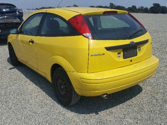 3FAFP31N95R110950 - 2005 FORD FOCUS ZX3 YELLOW photo 3