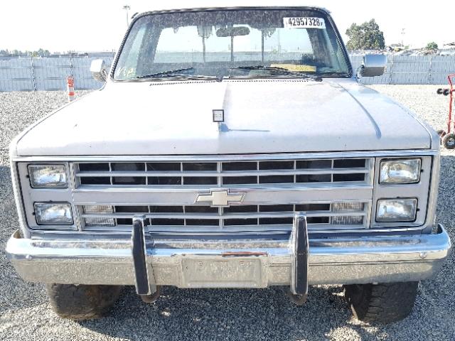 1GCGK24J7GJ119921 - 1986 CHEVROLET K20 SILVER photo 9