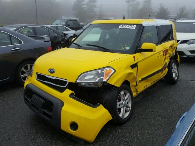 KNDJT2A23B7247076 - 2011 KIA SOUL YELLOW photo 2