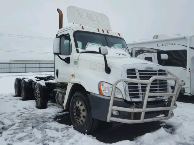 3AKNGED64ESFT7019 - 2014 FREIGHTLINER CASCADIA 1 WHITE photo 1