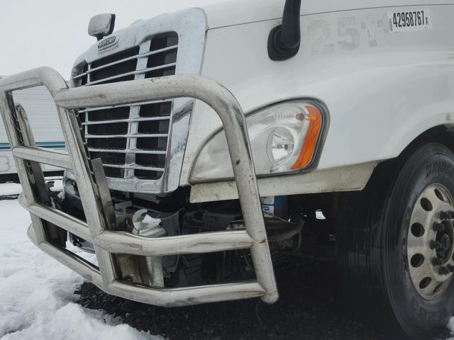 3AKNGED64ESFT7019 - 2014 FREIGHTLINER CASCADIA 1 WHITE photo 9