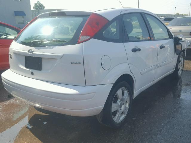 1FAHP37N66W191467 - 2006 FORD FOCUS ZX5 WHITE photo 4