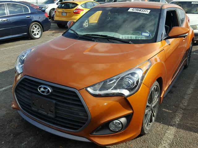 KMHTC6AE7GU269659 - 2016 HYUNDAI VELOSTER T ORANGE photo 2