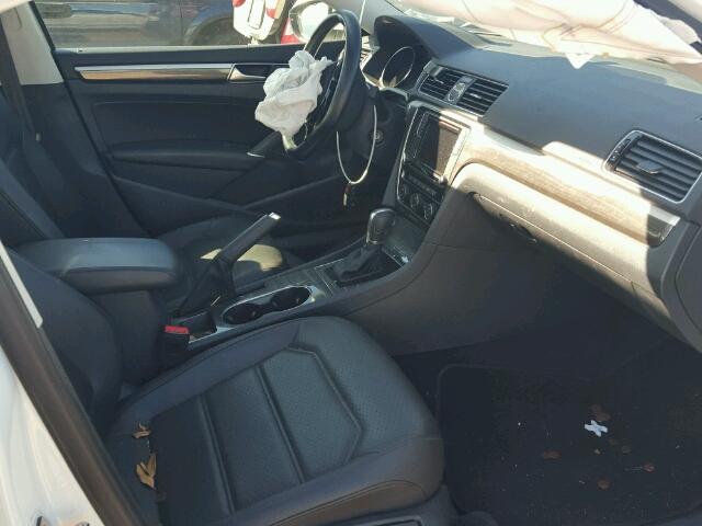 1VWBT7A30GC010096 - 2016 VOLKSWAGEN PASSAT WHITE photo 5