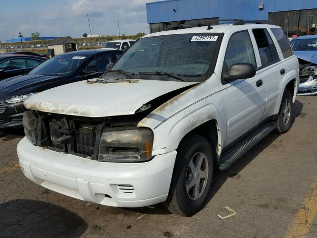 1GNDS13S262135709 - 2006 CHEVROLET TRAILBLAZE WHITE photo 2