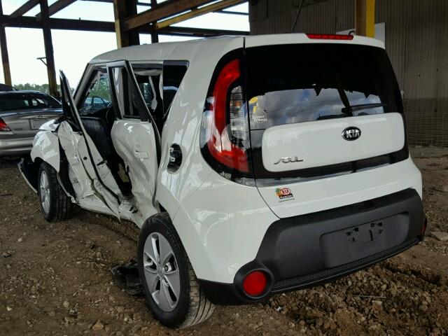 KNDJN2A21G7366715 - 2016 KIA SOUL WHITE photo 3