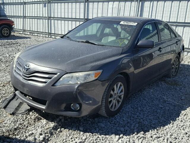 4T4BF3EK5AR031470 - 2010 TOYOTA CAMRY BASE GRAY photo 2