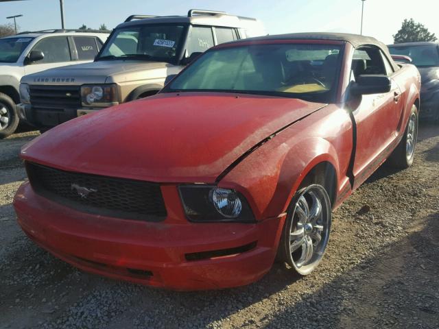 1ZVFT84N765154803 - 2006 FORD MUSTANG RED photo 2