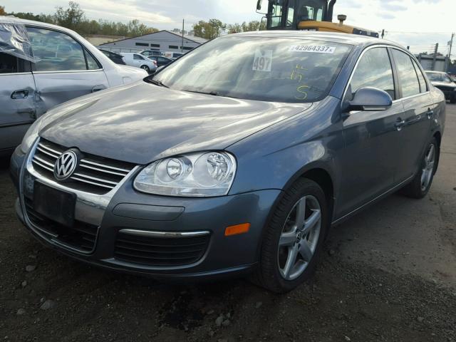 3VWRL7AJXAM171297 - 2010 VOLKSWAGEN JETTA TDI GRAY photo 2