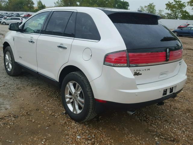 2LMDJ8JC3ABJ25824 - 2010 LINCOLN MKX WHITE photo 3