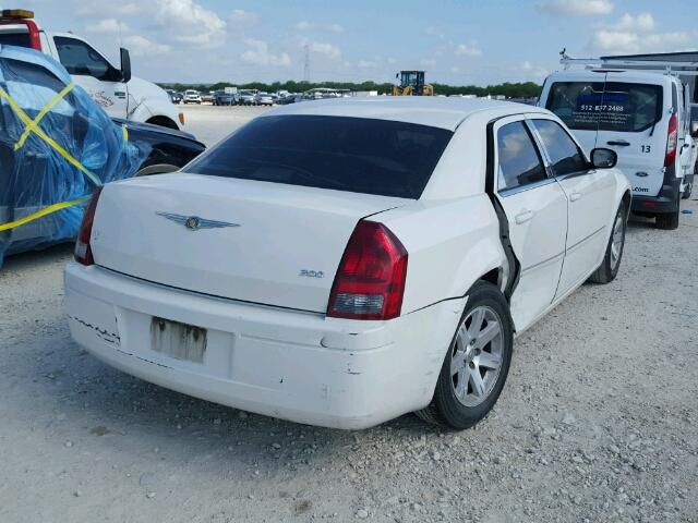 2C3LA43R27H748416 - 2007 CHRYSLER 300 WHITE photo 4