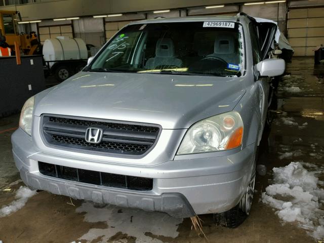 2HKYF18425H518037 - 2005 HONDA PILOT EX SILVER photo 2