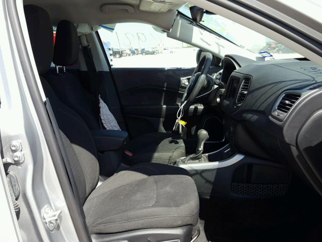 3C4NJCAB3JT133442 - 2018 JEEP COMPASS SP 银色 照片 5
