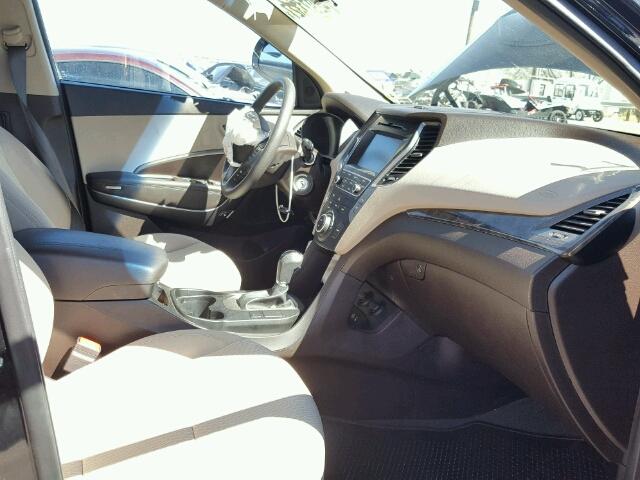 5NMZUDLBXHH012913 - 2017 HYUNDAI SANTA FE S 黑色 照片 5