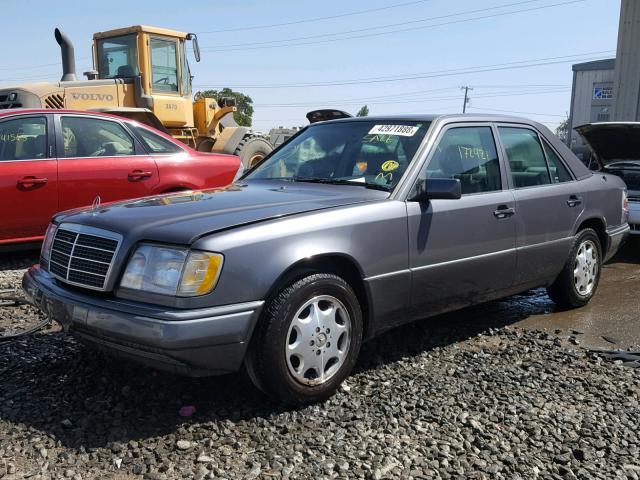 WDBEA32E8SC179658 - 1995 MERCEDES-BENZ E 320 BASE GRAY photo 2